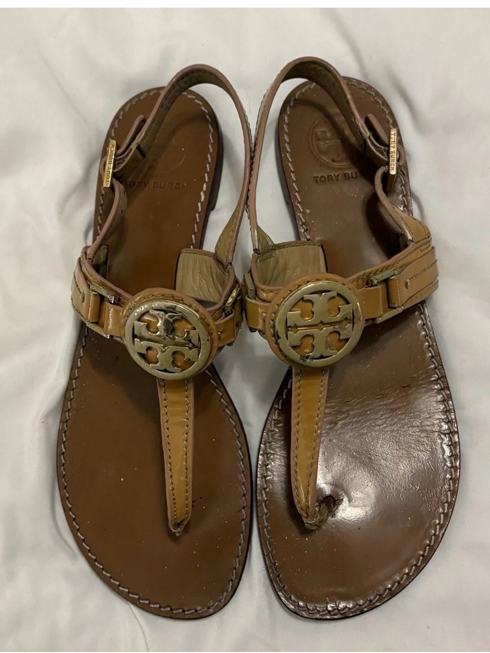 Tory Burch Cassia Women’s Yellow Gold  T Logo Leather Sandals Size 9